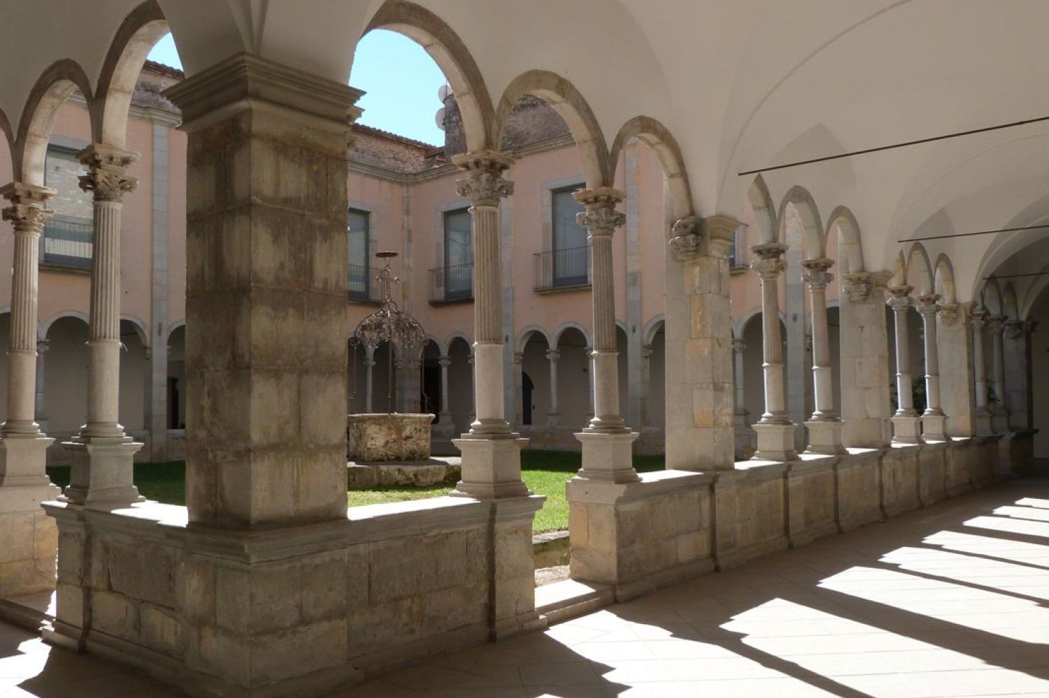 Monestir de Sant Esteve Monestir de Sant Esteve